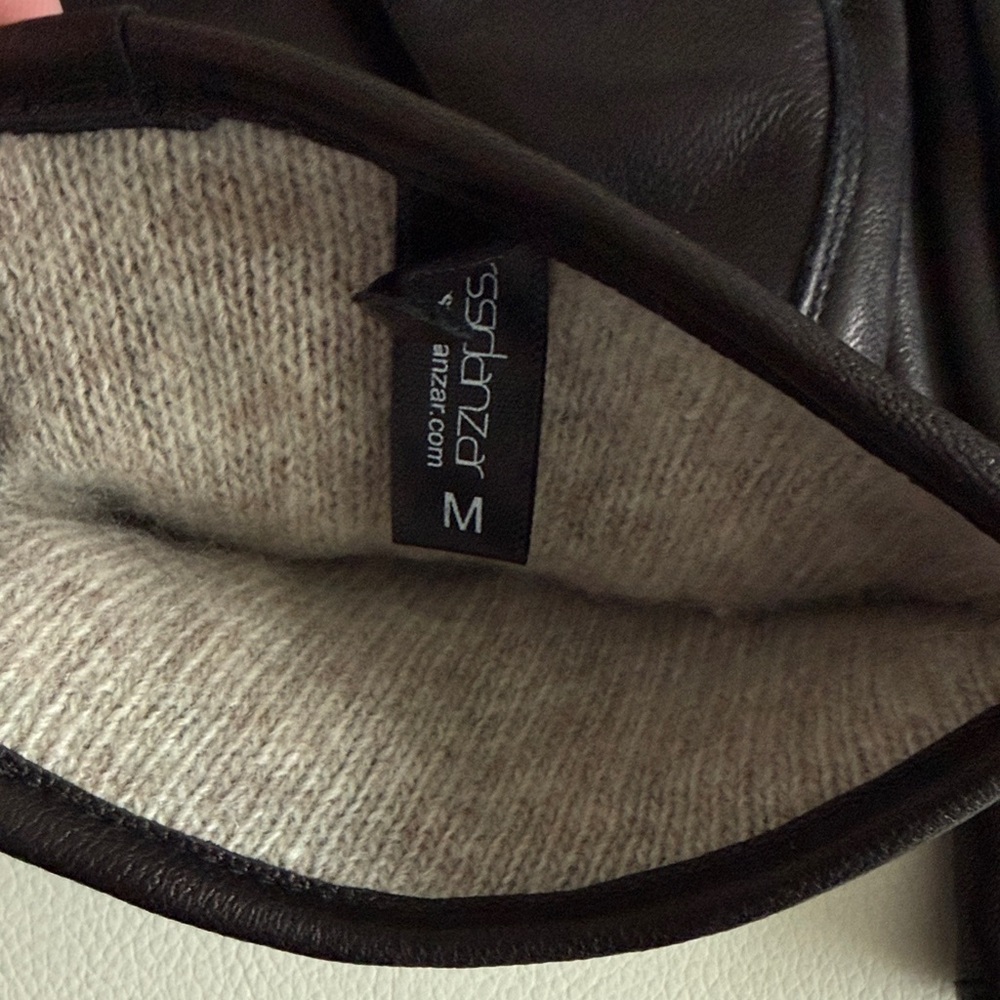 Sophisticated Men's Brown Leather Gloves. Medium. - Picture 2 of 4